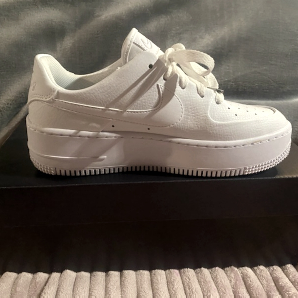 Nike Air Force 1s Sage Low